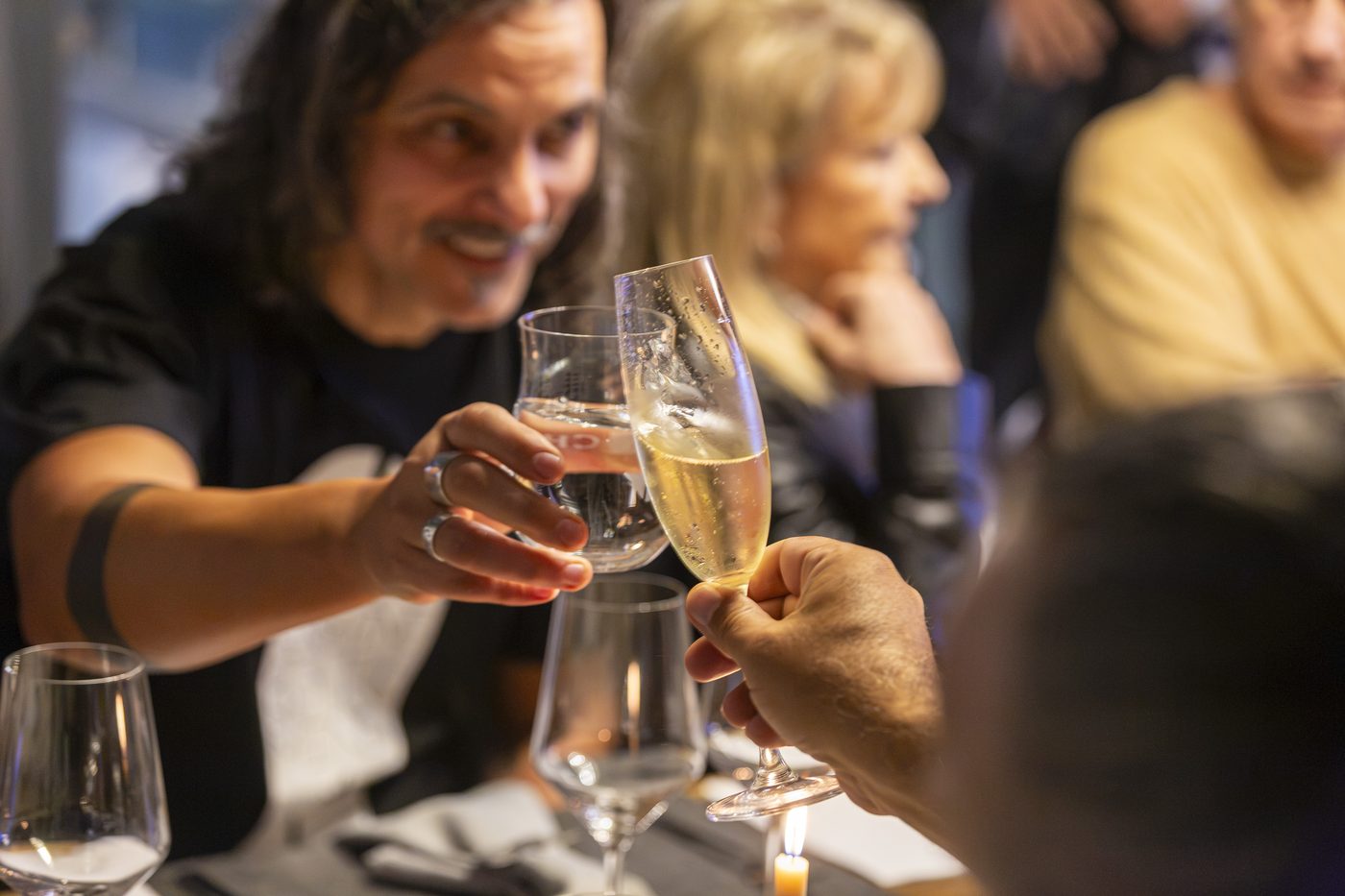 Brindis de bienvenida con champagne