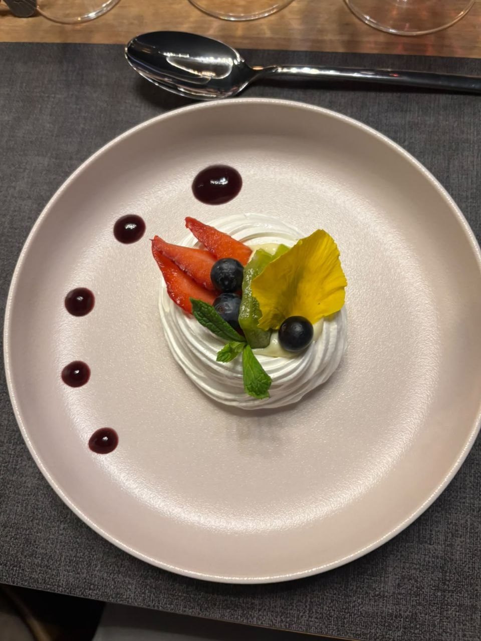 Pavlova con frutas